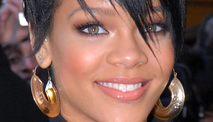rihanna_gold_hoop_earrings rihanna_gold_hoop_earrings
