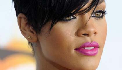rihanna_closegbs_cw_580039g
