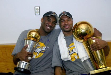 kobebryantandderekfisherholdtrophiesafterthelakersbecome2009nbachampions kobebryantandderekfisherholdtrophiesafterthelakersbecome2009nbachampions