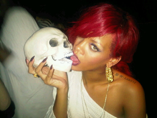 rihanna-as-a-skeleton rihanna-as-a-skeleton