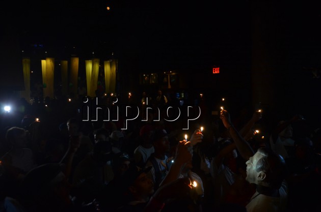 Putcha lighters in the air