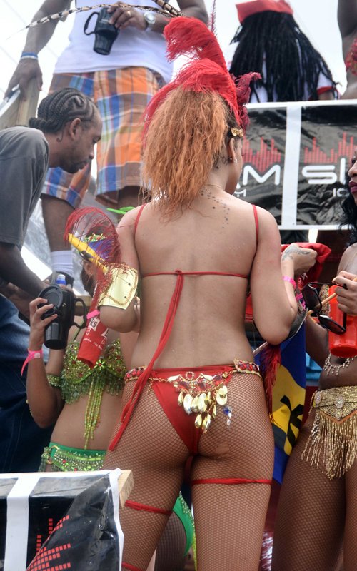 rihanna-080111-13