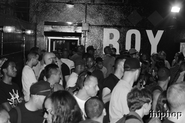 Crowd BW 17