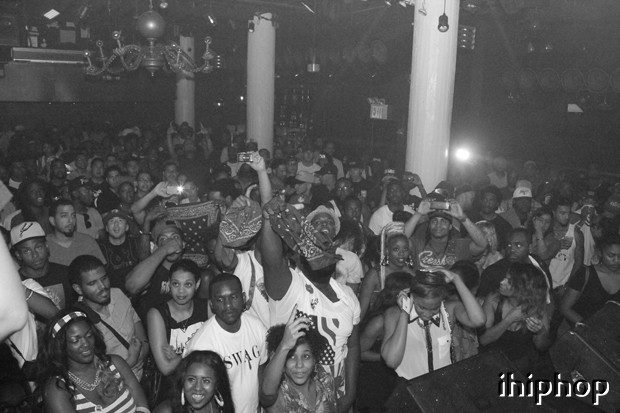 Crowd BW 16