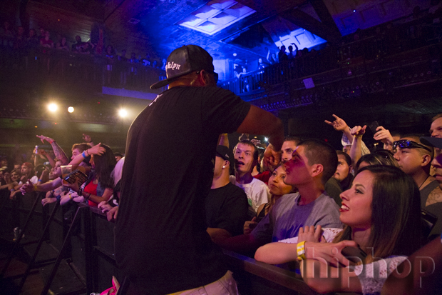 Jarren shows the crowd some love